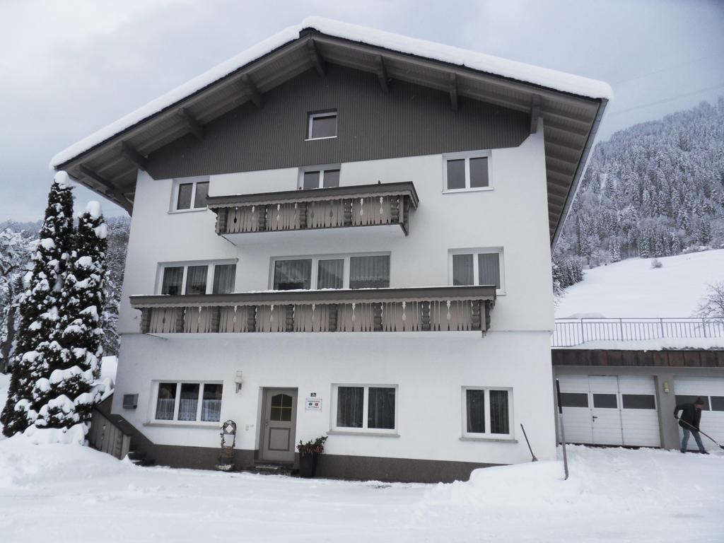 Haus Konzett Apartment Dalaas Bagian luar foto